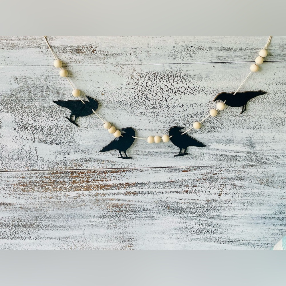 *Wooden Beaded Crow Mini Garland - Picture 11 of 12
